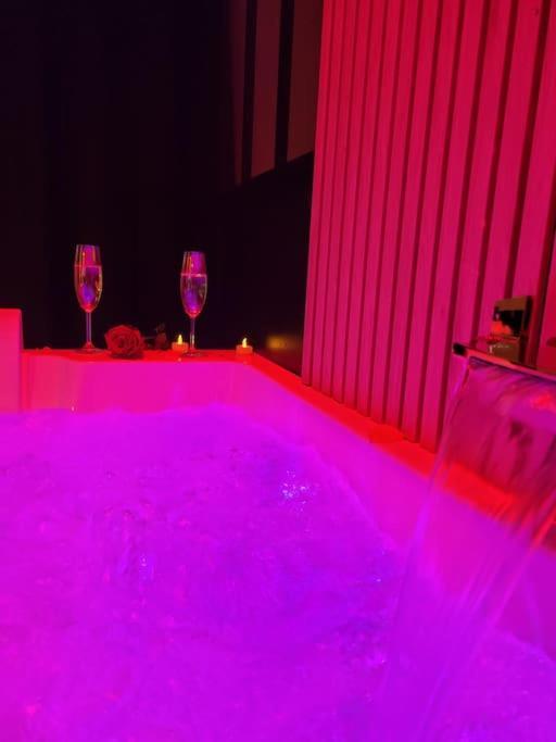 Nuit D'Evasion Love Room Avec Baignoire Balneotherapie Toulon Kültér fotó
