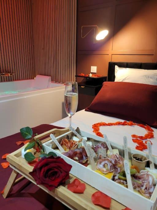 Nuit D'Evasion Love Room Avec Baignoire Balneotherapie Toulon Kültér fotó