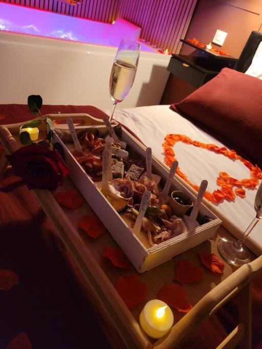 Nuit D'Evasion Love Room Avec Baignoire Balneotherapie Toulon Kültér fotó