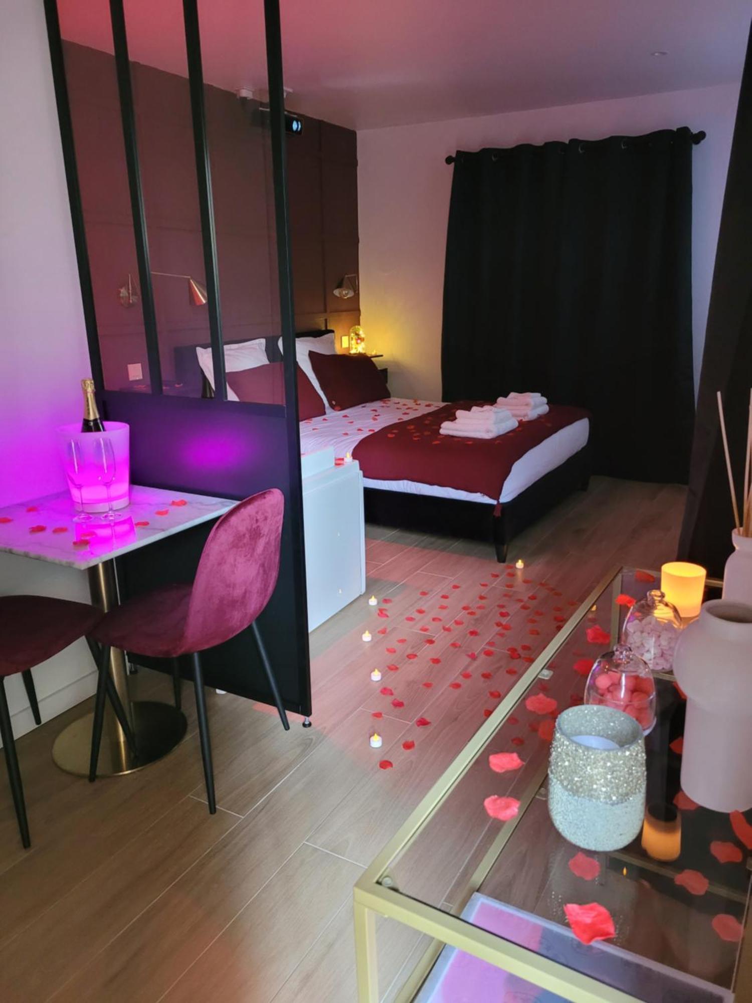 Nuit D'Evasion Love Room Avec Baignoire Balneotherapie Toulon Kültér fotó