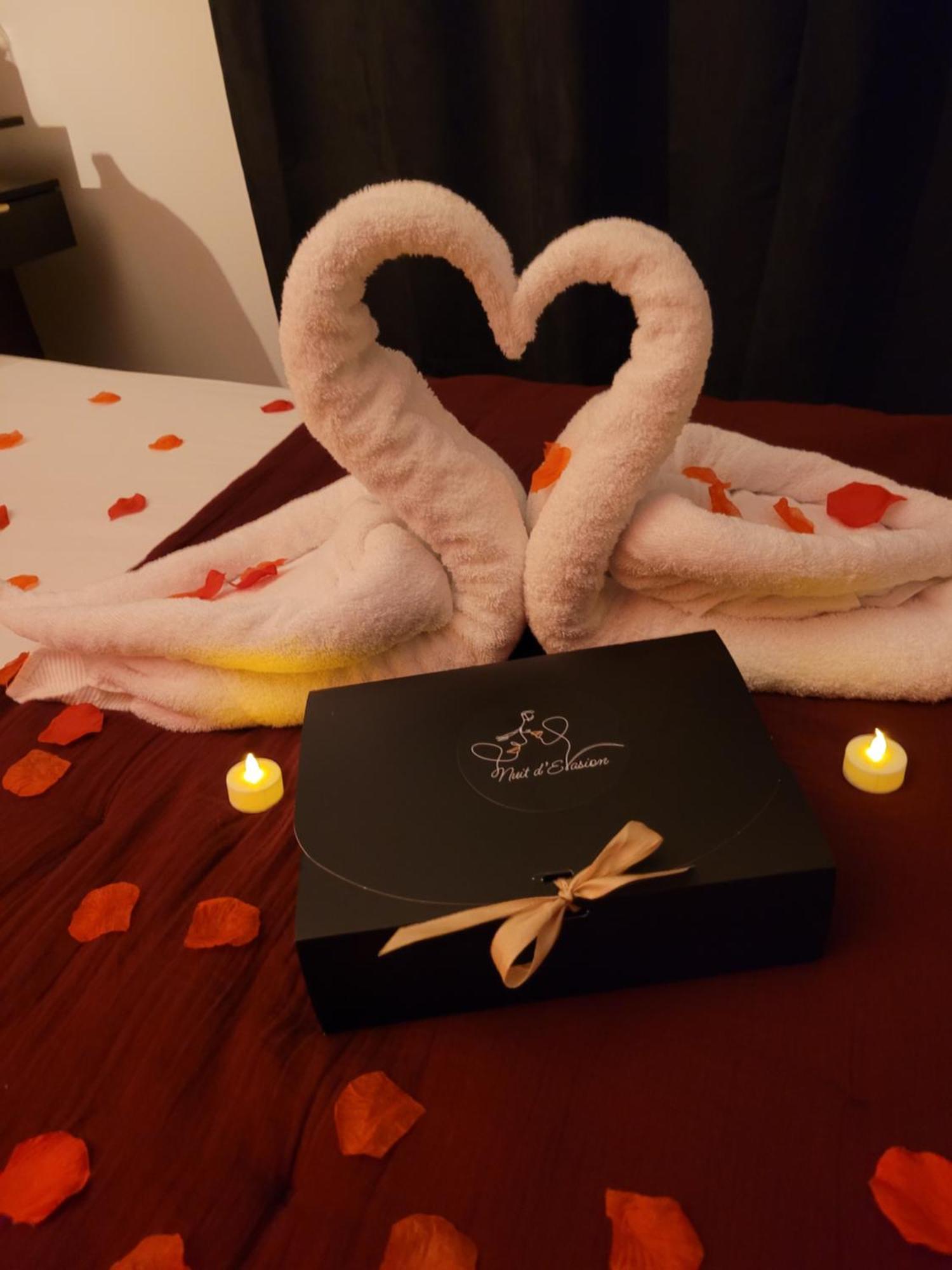 Nuit D'Evasion Love Room Avec Baignoire Balneotherapie Toulon Kültér fotó