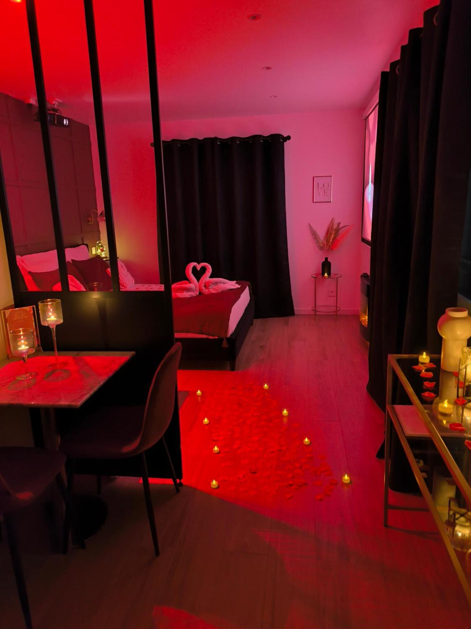 Nuit D'Evasion Love Room Avec Baignoire Balneotherapie Toulon Kültér fotó